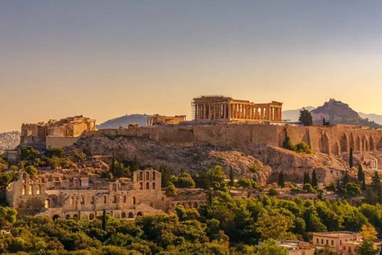 26 Famous Landmarks in Greece