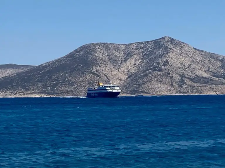 Your Guide to The Cyclades Greece + Cyclades Island Hopping