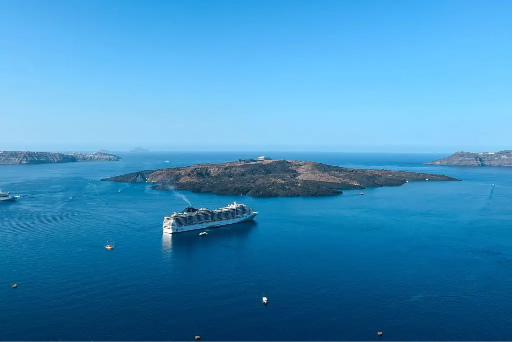 a cruise ship in santorini Greece, exploring the nightlife of Santorini